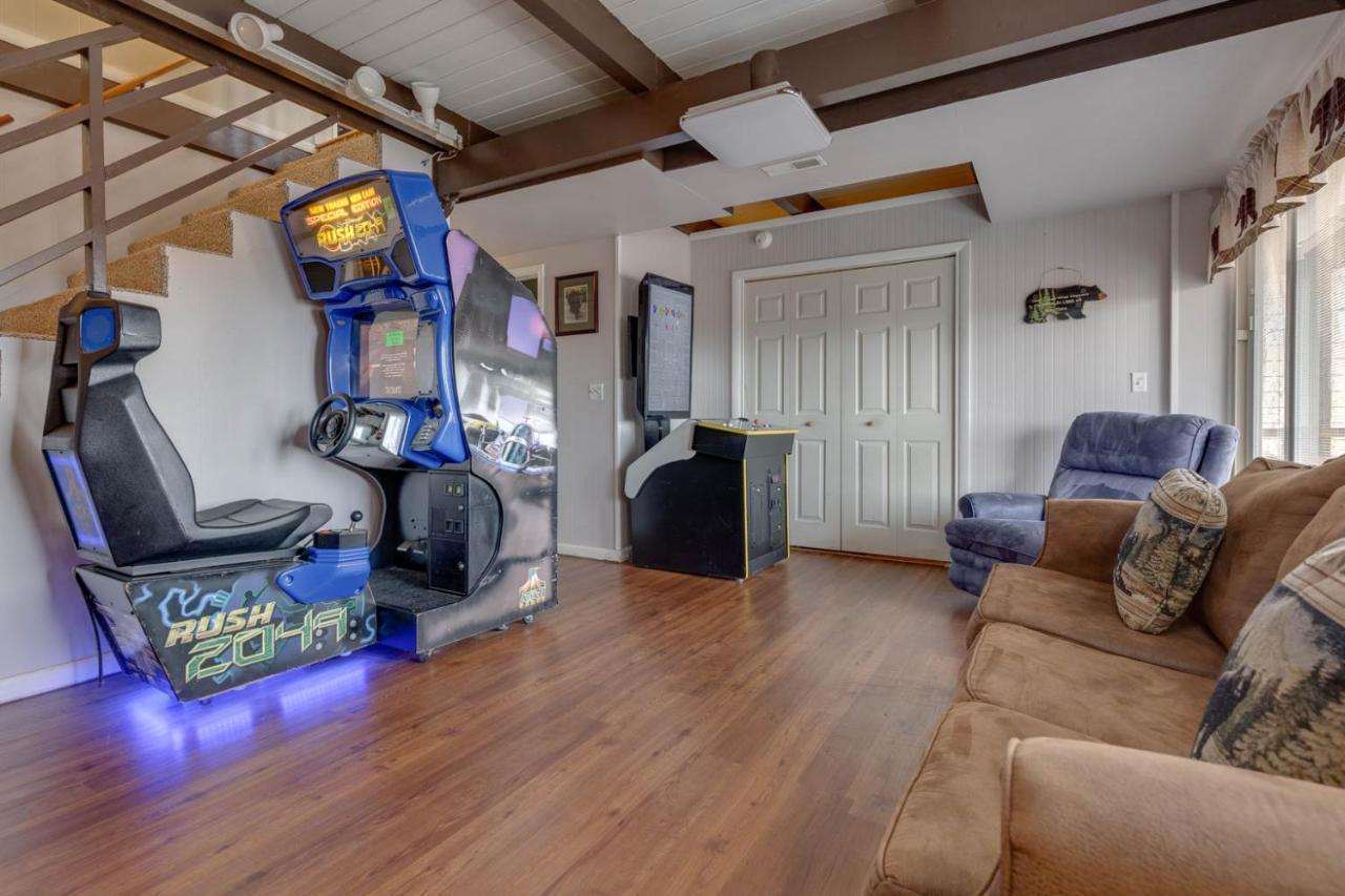 Bear View Chalet, 3 Bedroom, Pool, Pets, Arcades, Wifi, Hot Tub, Sleeps 12 Gatlinburg Exterior photo